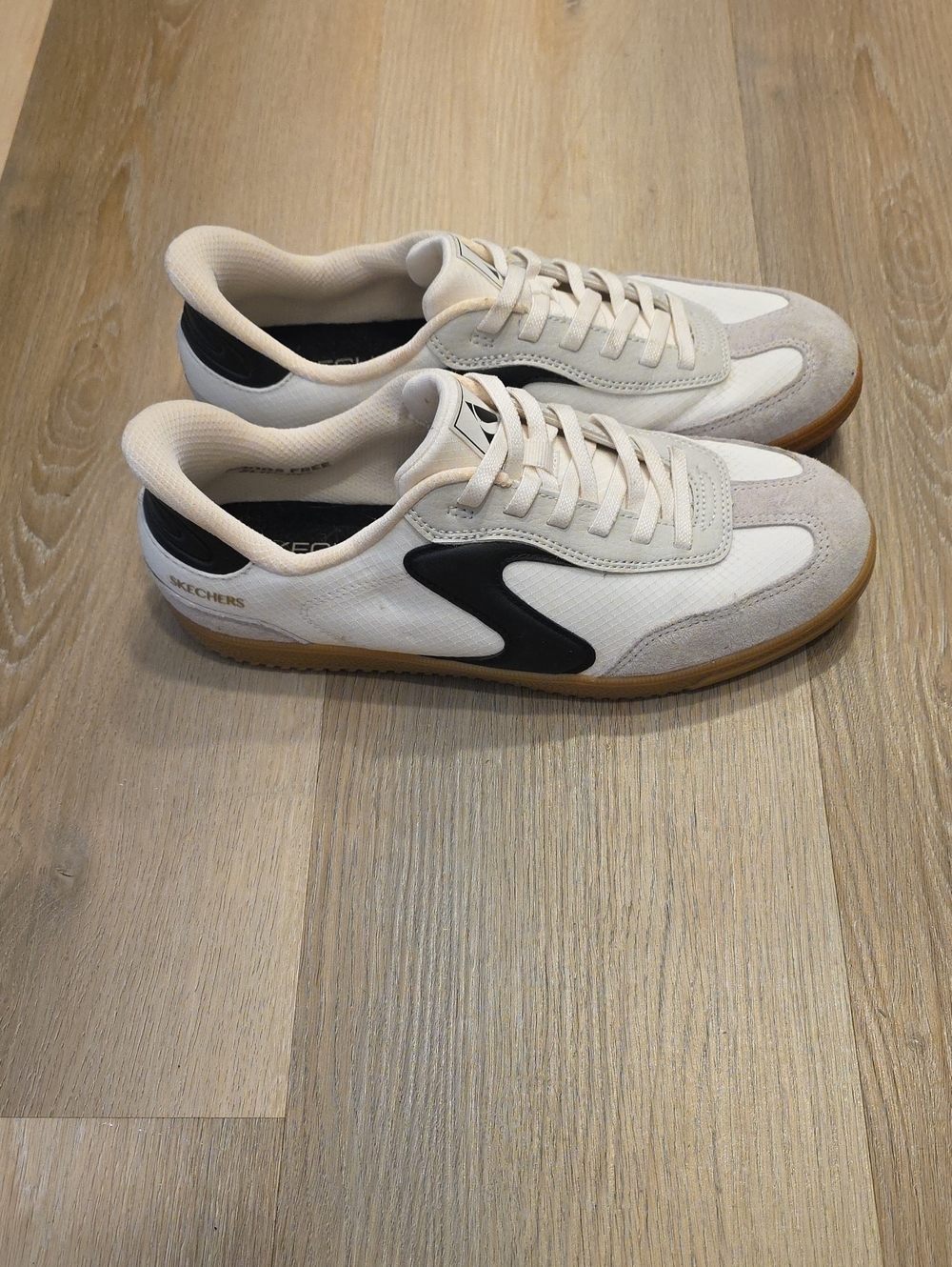 Skecher's Women Cream and Black Retro Trainer Sneakers